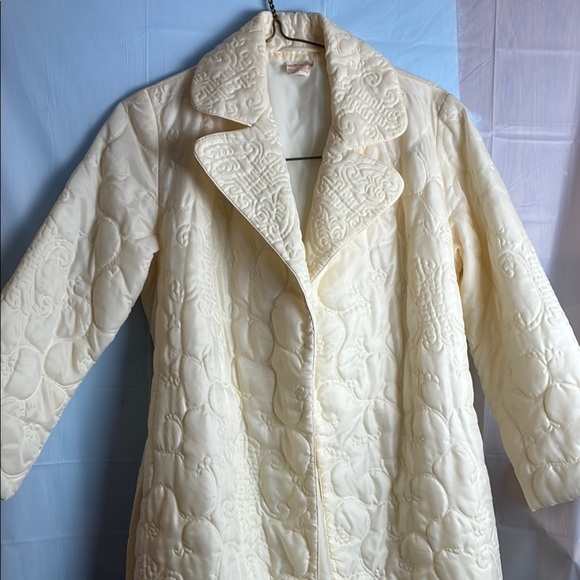 Vintage Atkins Cream Quilted House Coat Super Light and Soft - Picture 1 of 10